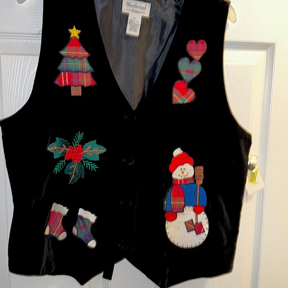 Women’s Black Velvet Vest NWT With
Beautiful Christmas Appliqués Size PL - Picture 1 of 9